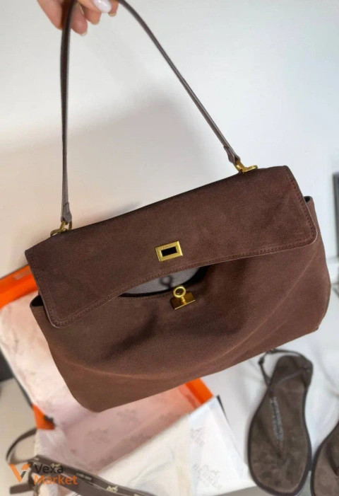 Π‘ΡΠΌΠΊΠ° Balenciaga ΡΠΊΡΡΡΠ½Π° Π»ΡΠΊΡ