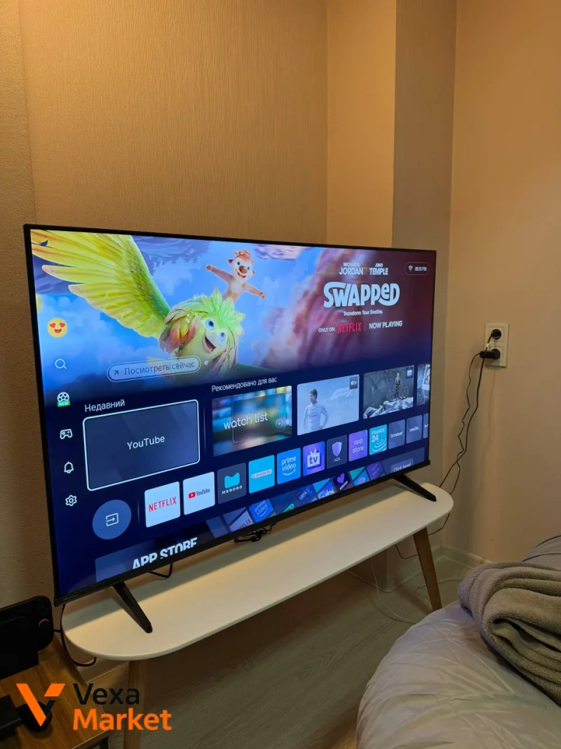Телевізор Hisense 55A6Q з підставкою та ТВ столом — фото 3