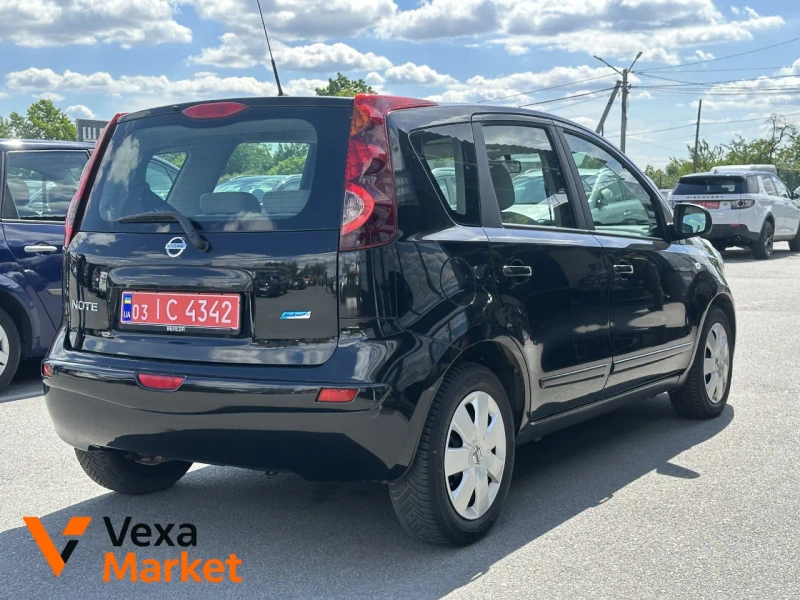 Nissan Note 2010 Бензин 1.4л Механика Черный — фото 2