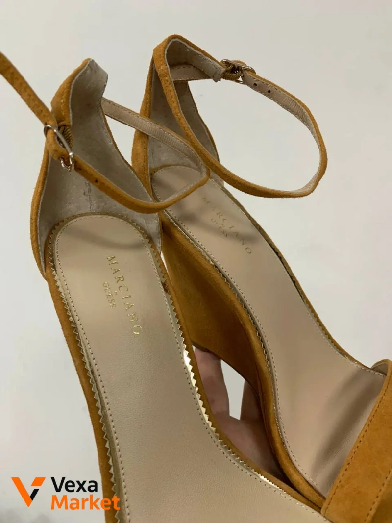 Босоножки Guess женские горчичные на танкетке размер 40 — фото 2