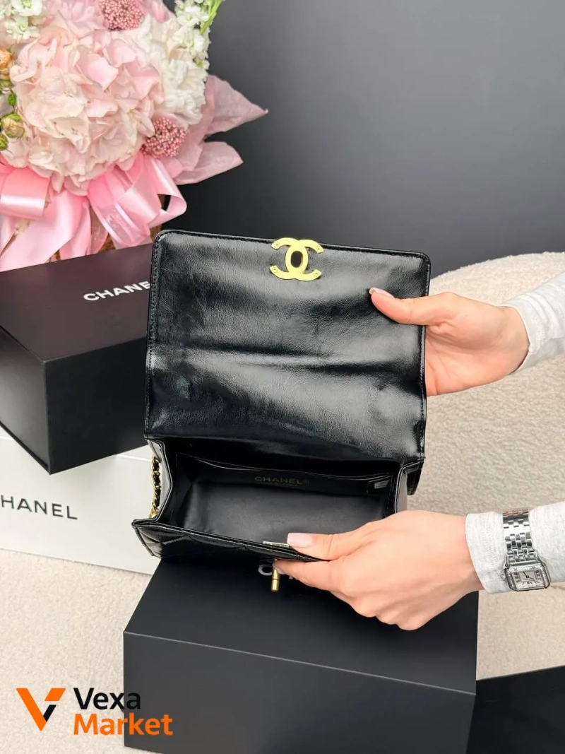 Chanel Mini Flap Bag из гладкой кожи — фото 6