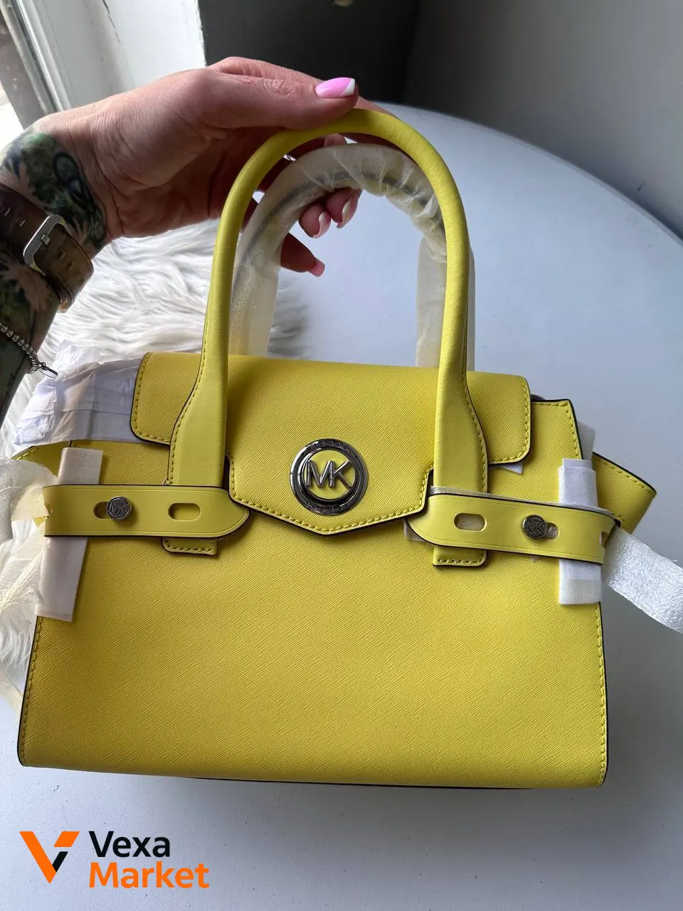 Сумка MICHAEL KORS Carmen из натуральной кожи сафьяно