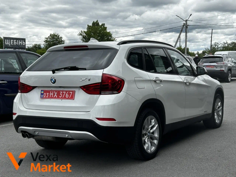BMW X1 2014 Бензин 2.0л Автомат Полный привод Белый — фото 2