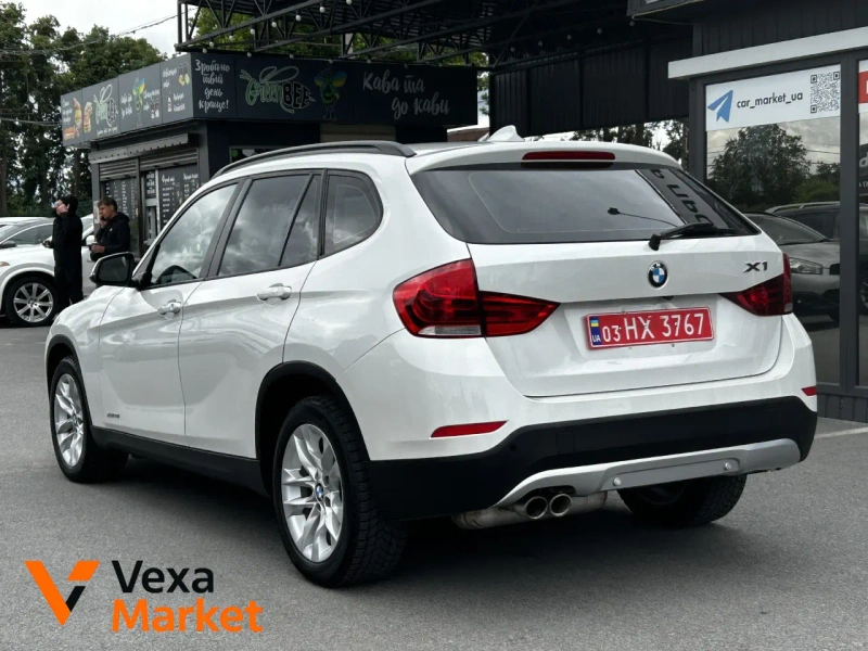BMW X1 2014 Бензин 2.0л Автомат Полный привод Белый — фото 3