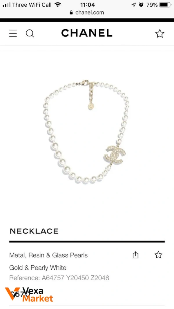 Chanel necklace with pearls and CC logo