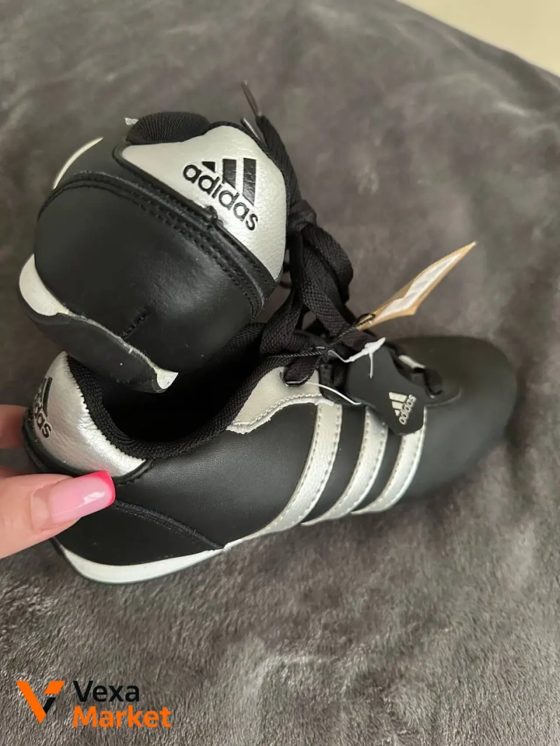 Кросівки шкіряні Adidas чорні розмір 36 — фото 5