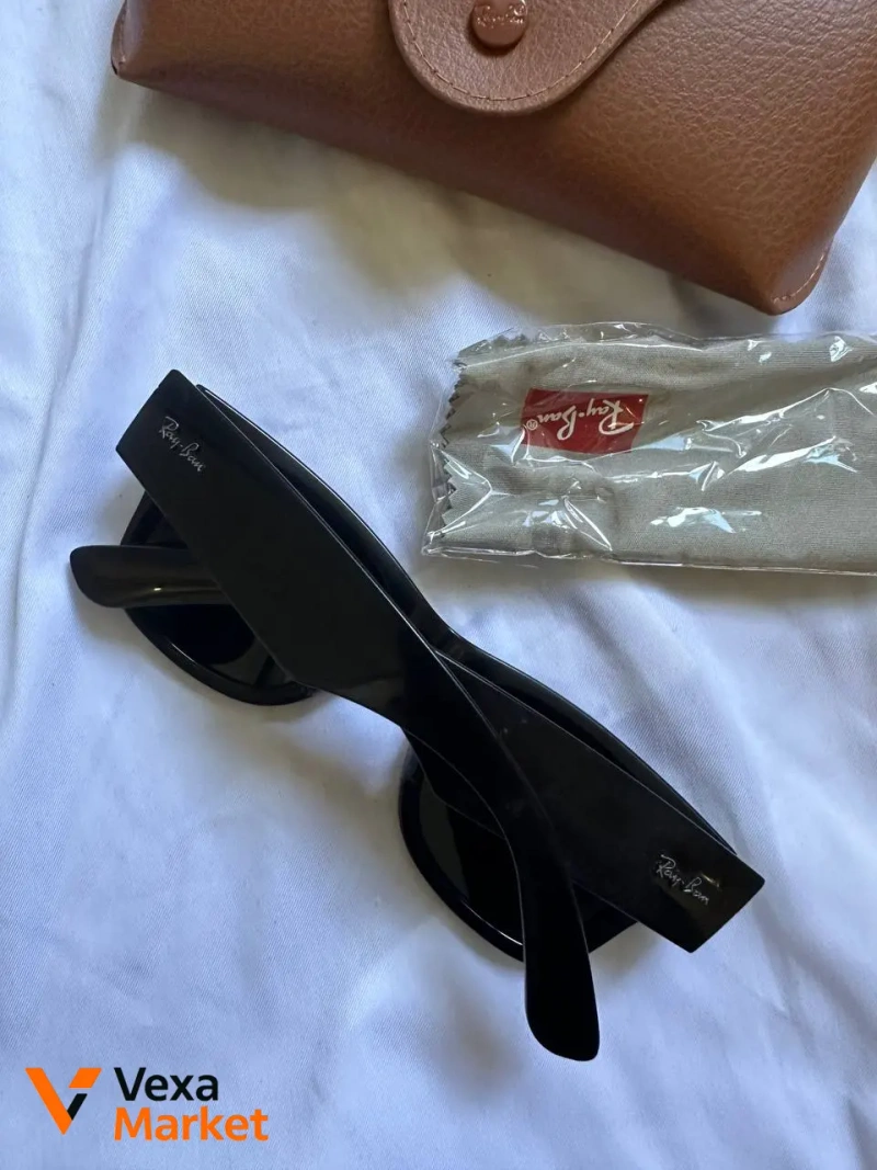 Ray-Ban Wayfarer Чорні окуляри з подряпиною на лінзі — фото 2