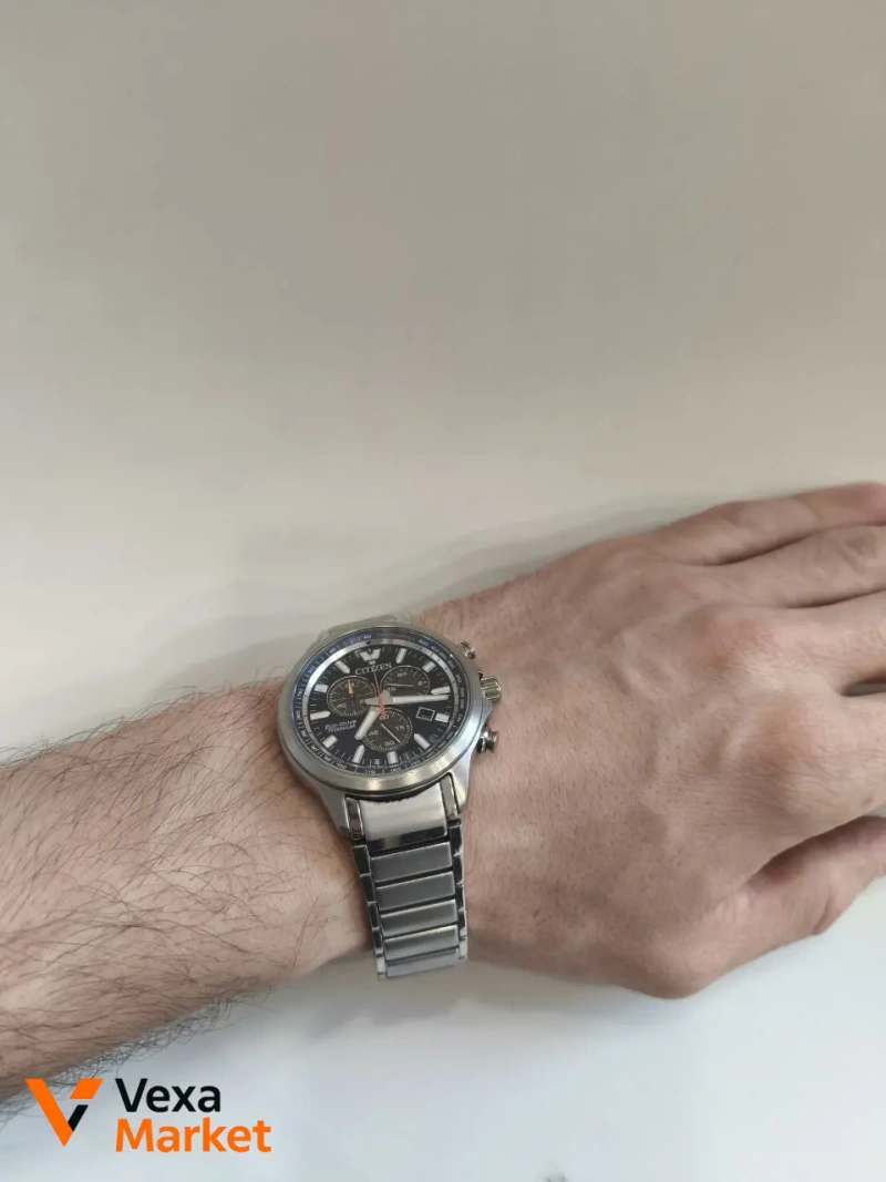 Чоловічий годинник Citizen титановий корпус — фото 4