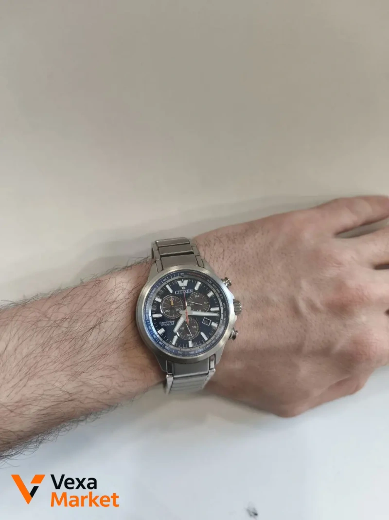 Чоловічий годинник Citizen титановий корпус — фото 5