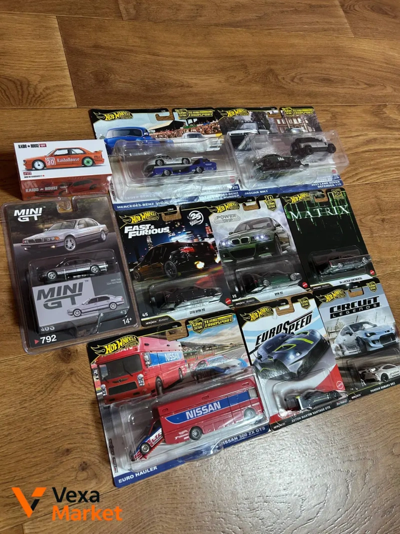 Колекційні моделі Hot Wheels Premium, Team Transport, Kaido House x Mini GT BMW M3 E30, Mini GT BMW 750IL — фото 3