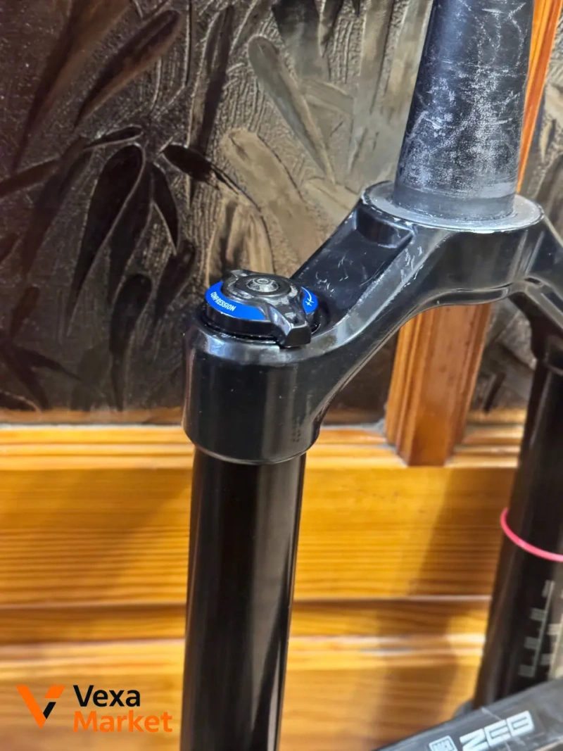 RockShox Domain 27,5 2022 вилка — фото 3