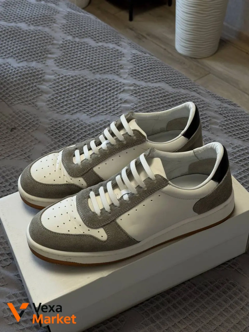 Кросівки Nike та замшеві кеди — фото 2