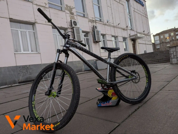 Dartmoor Player 2022 dirt jump bike L