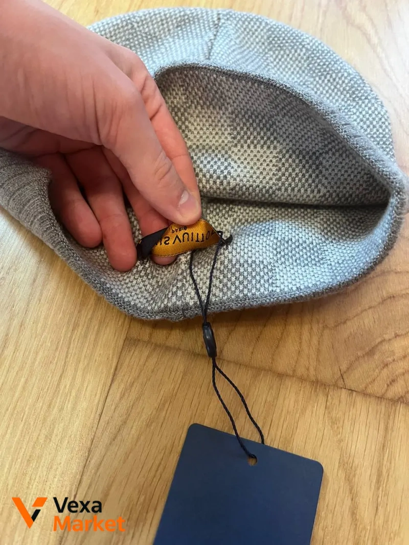 Louis Vuitton Néo Petit Damier Beanie light grey wool — фото 3