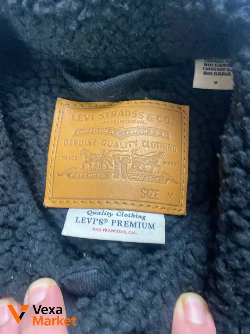 Levi's Мужская джинсовая куртка с меховым воротником размер M — фото 3