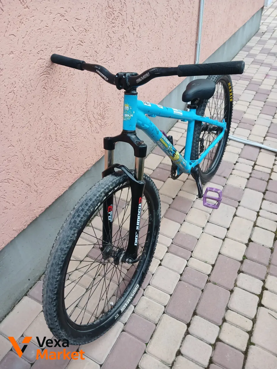 Рама Mongoose Fireball, вилка Marzocchi Dirt Jumper 3, руль Truvativ Hussefelt