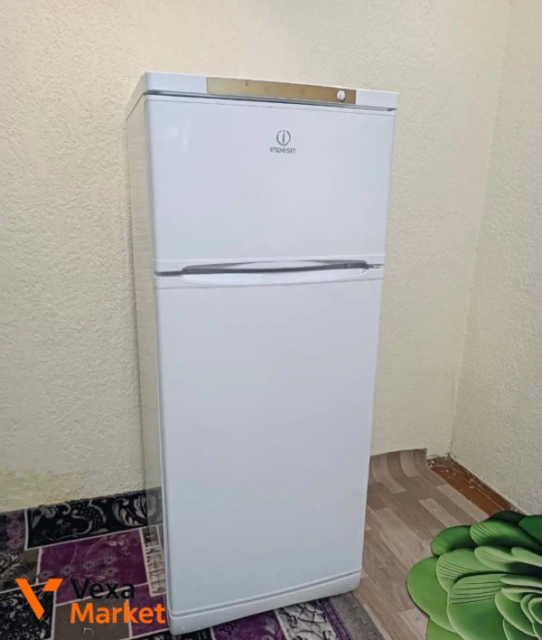 Холодильник Indesit