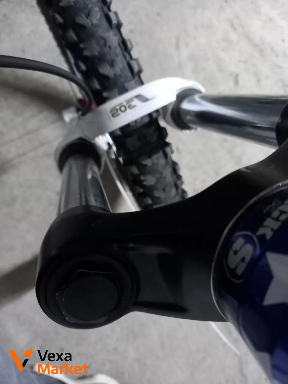 Вилка RockShox Domain 302 180 мм