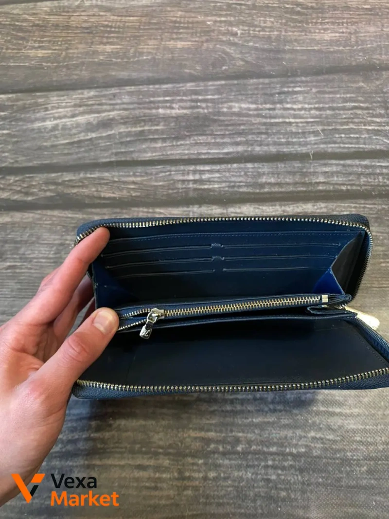 Louis Vuitton Leather Wallet — фото 4