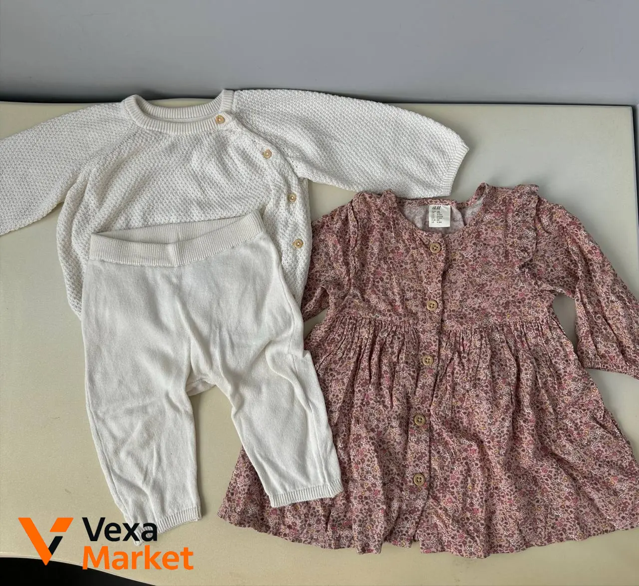 Набір одягу для дівчинки H&M: костюм та плаття 68 см