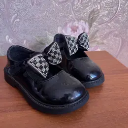 Детские лаковые босоножки р.28