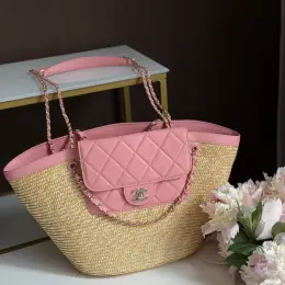 Сумка Chanel из соломки с розовой кожаной вставкой и кошельком