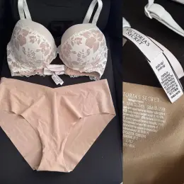 Комплект Victoria's Secret: бюстгальтер 75/BC и трусики L