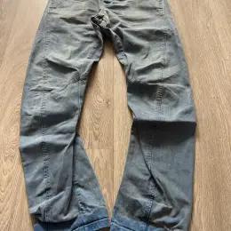 Джинсы J-cut