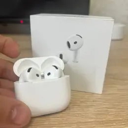 Apple AirPods 4 ANC