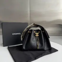Chanel Hobo 25 черная зернистая кожа
