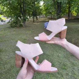Босоніжки TOMS персикові з золотим відливом