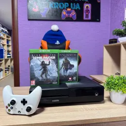 Xbox One з дисками Rise of the Tomb Raider та Doom