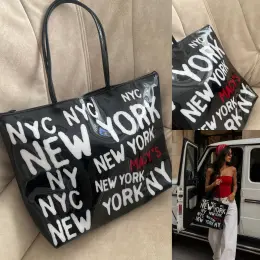 Сумка YKK натуральная кожа/лак черная с принтом NEW YORK