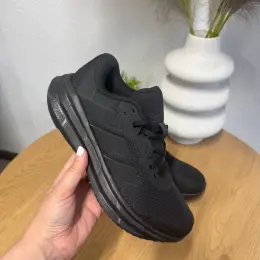 Adidas Чорні кросівки класичні універсальні розмір 38