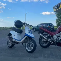 Запчасти для скутера: выхлоп Yasuni R, ЦПГ Stage6 Streetrace, болты ступицы