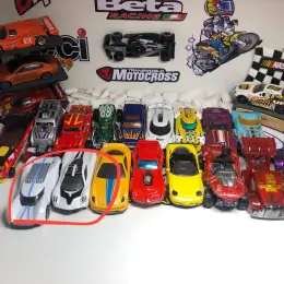 Колекційні моделі автомобілів Hot Wheels