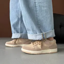 Nike SB Dunk Low Light Brown Suede