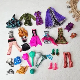 Набір одягу та аксесуарів для ляльок Monster High (різні персонажі)
