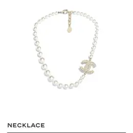 Chanel necklace with pearls and CC logo