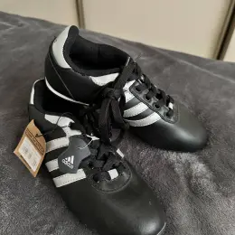 Кросівки шкіряні Adidas чорні розмір 36