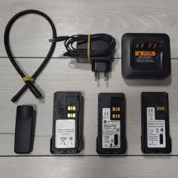 Аксессуары для радиостанций MOTOROLA DP4801E DP4400 DP4401 DP4601 DP4800 DP4801: зарядное устройство, антенна, 3 аккумулятора, клипса