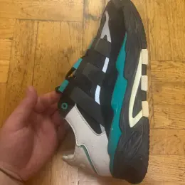 Оригінальні кросівки Adidas