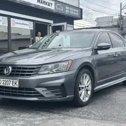 Volkswagen Passat 2016 Бензин 1.8л Автомат Сірий