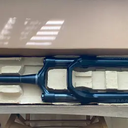 Вилка Rockshox 35 Silver 120 мм, 27.5 колесо, tapered шток 1.8'', Boost 15x110