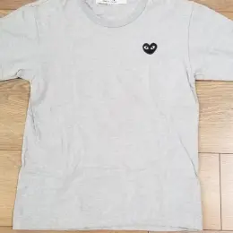 PLAY COMME des GARCONS T-shirt M