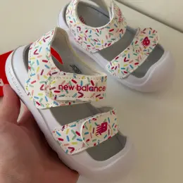 Дитячі босоніжки New Balance