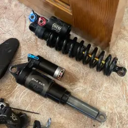Комплект запчастей для велосипеда: шатуны Sram, ниппели Juice Lubes, тормоз Sram Guide R