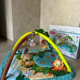 Розвиваючий килимок для немовляти WinFun (з дугою, підвіски, дзеркало, пищалка)