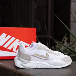 Літні кросівки Nike білі з золотим логотипом