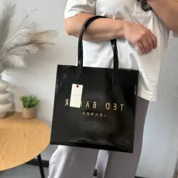 Ted Baker London сумка чорна глянцева